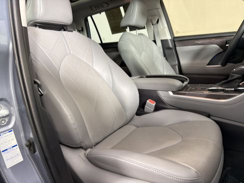 Used 2022 Toyota Highlander Platinum AWD/4WD image 30