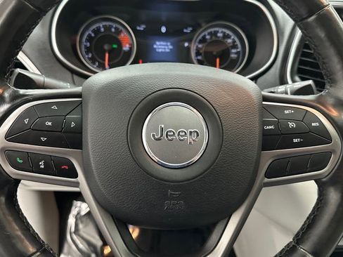 Used 2021 Jeep Cherokee Latitude Lux w/ Sun & Sound Group AWD/4WD image 17