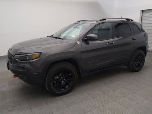 Used 2019 Jeep Cherokee Trailhawk image 2