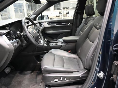 Used 2025 Cadillac XT6 Premium Luxury image 9