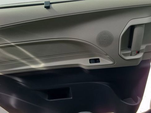 Used 2023 Toyota Sienna XLE FWD image 14