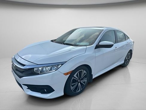 Used 2018 Honda Civic EX-T image 2