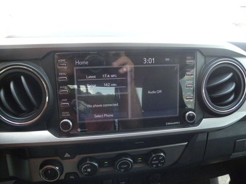 Used 2020 Toyota Tacoma SR5 w/ Technology Package AWD/4WD image 14
