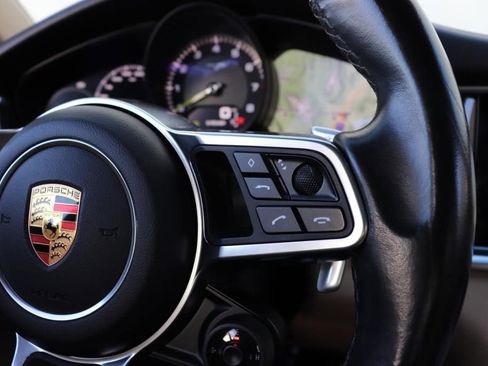Used 2018 Porsche Panamera 4 image 40