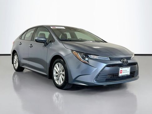 Used 2025 Toyota Corolla LE w/ LE Premium Package FWD image 3