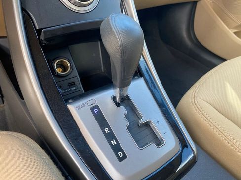 Used 2013 Hyundai Elantra GLS w/ Preferred Pkg image 17