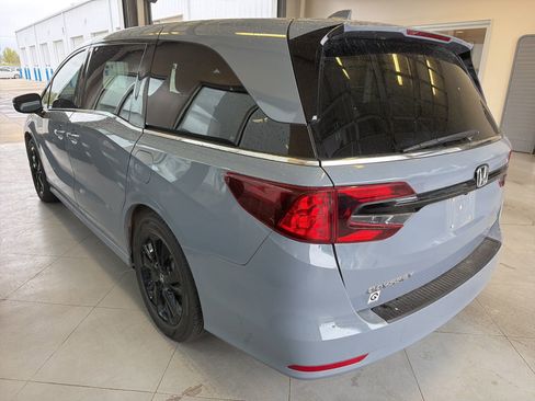 Used 2023 Honda Odyssey Sport image 3