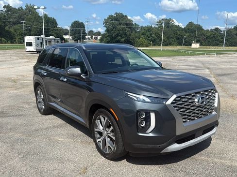 Used 2022 Hyundai Palisade SEL w/ Premium Package FWD image 3
