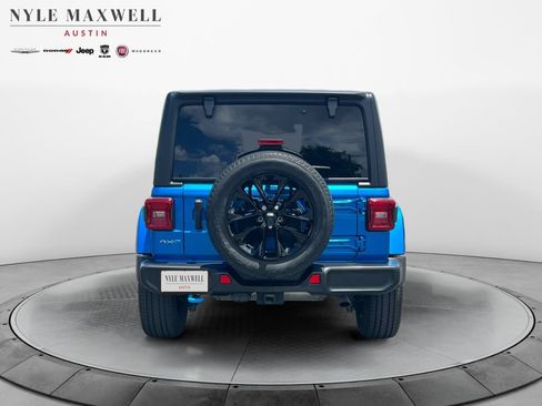 Used 2023 Jeep Wrangler Unlimited Sahara AWD/4WD image 15
