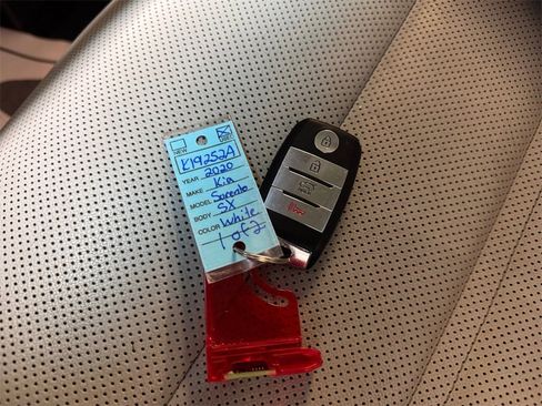 Certified 2020 Kia Sorento SX image 32