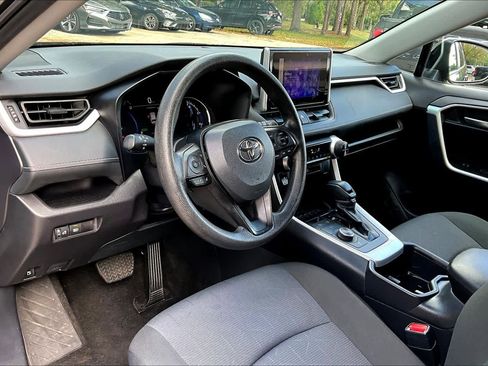 Used 2025 Toyota RAV4 XLE image 18