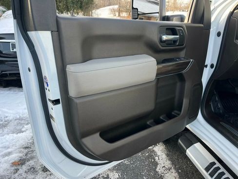 Used 2024 Chevrolet Silverado 2500 LT w/ Z71 Off-Road Package image 40