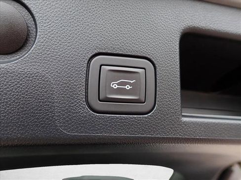 Used 2025 Chevrolet Equinox RS AWD/4WD image 9