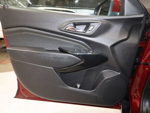 Certified 2025 Chevrolet Trax LT FWD image 21
