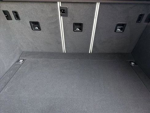 Used 2025 Porsche Macan image 23