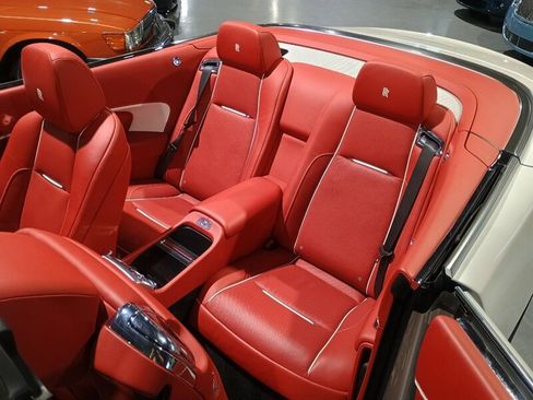Used 2018 Rolls-Royce Dawn RWD image 9