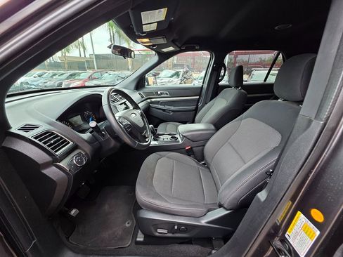 Used 2019 Ford Explorer XLT image 25