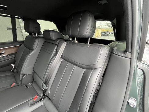 Used 2025 Land Rover Range Rover Long Wheelbase SE image 25