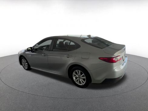 Used 2025 Toyota Camry LE image 8