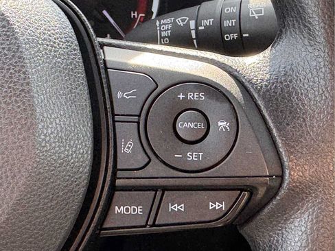 Used 2023 Toyota RAV4 XLE AWD/4WD image 36