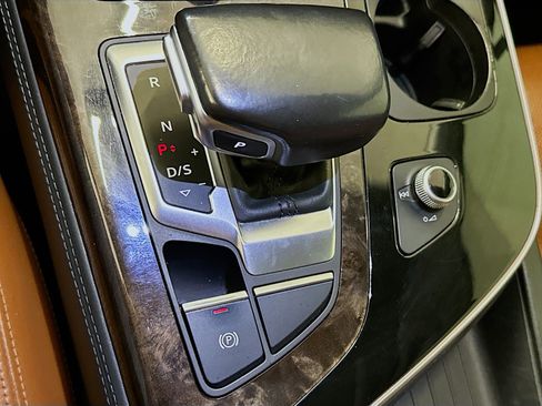 Used 2017 Audi Q7 3.0T Prestige w/ Prestige Package image 25