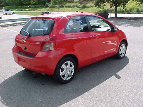 Used 2007 Toyota Yaris 2-Door Hatchback FWD image 4