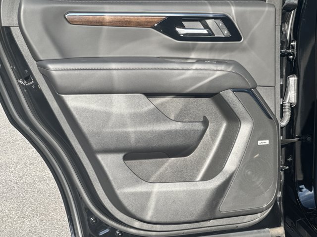 Used 2025 Chevrolet Tahoe High Country AWD/4WD image 27