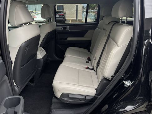 Used 2025 Hyundai Santa Fe SEL FWD image 25