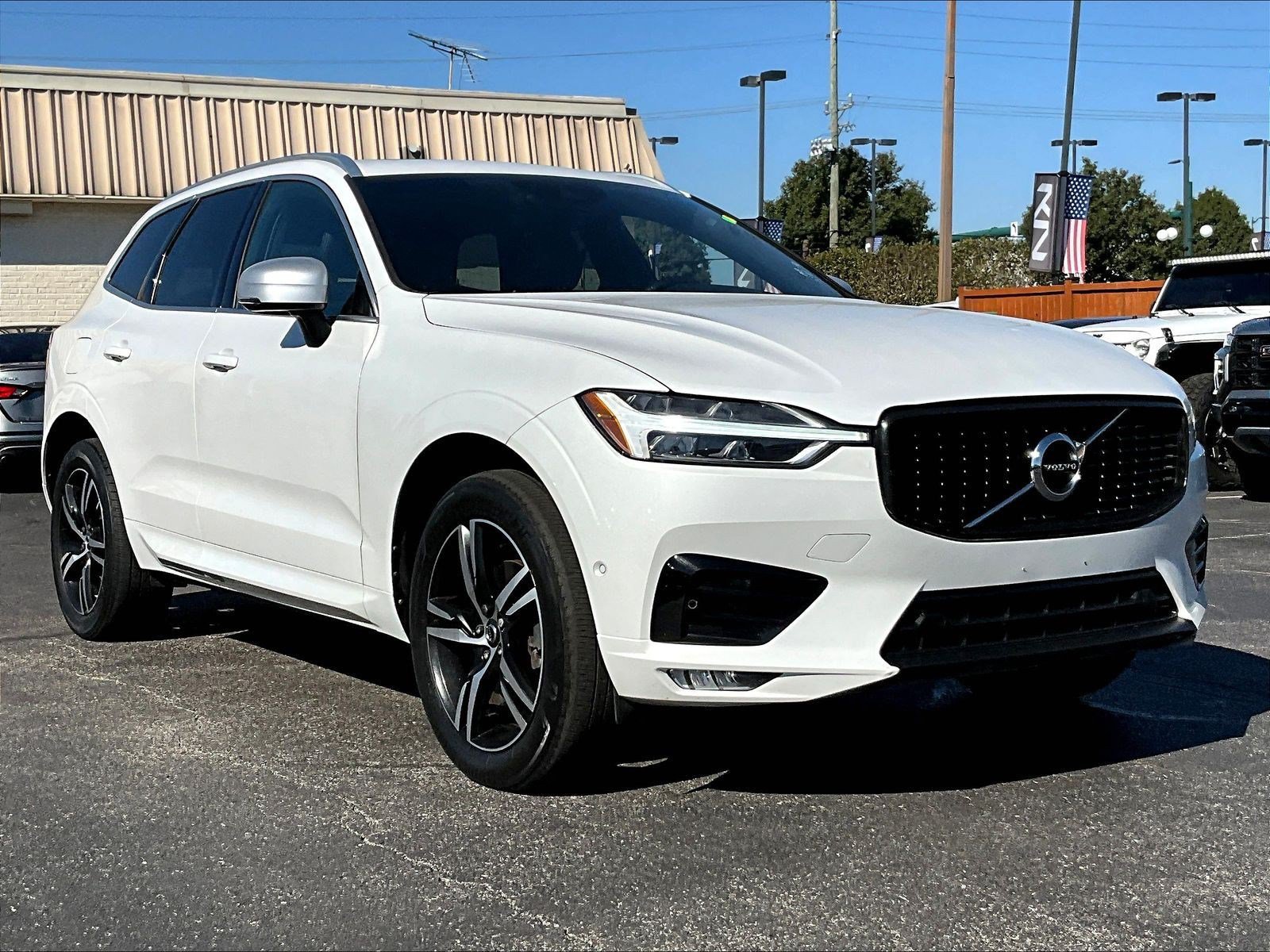 Used 2018 Volvo XC60 T5 R-Design w/ Convenience Package AWD/4WD image 3
