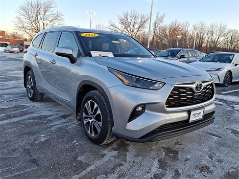Certified 2022 Toyota Highlander XLE image 2