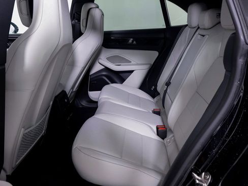 New 2025 Porsche Macan Electric image 8