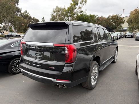 Used 2025 GMC Yukon XL Denali AWD/4WD image 3