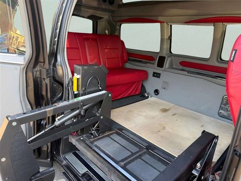 Used 2018 GMC Savana 2500 w/ Enhanced Convenience Package RWD image 16