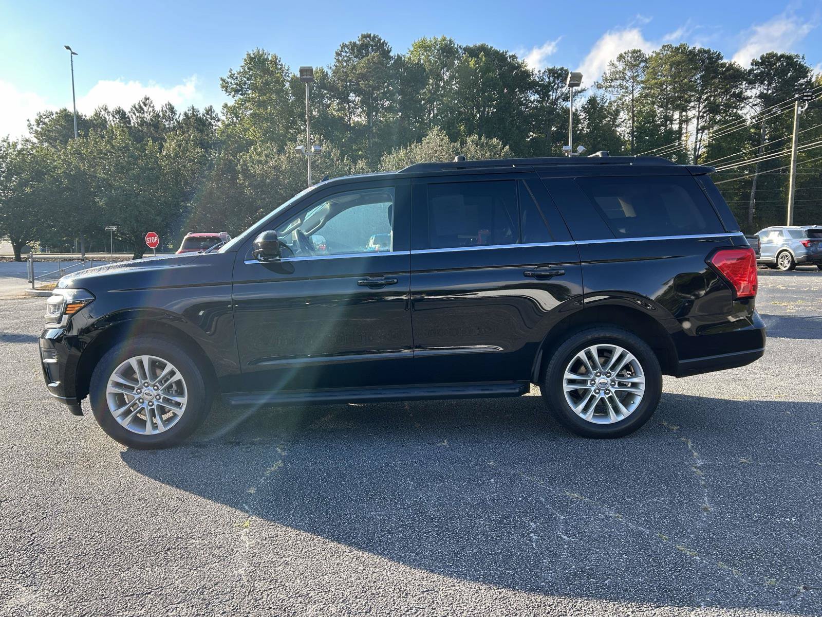 Used 2024 Ford Expedition XLT RWD image 6