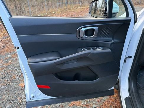 Used 2024 Kia Sorento S image 17