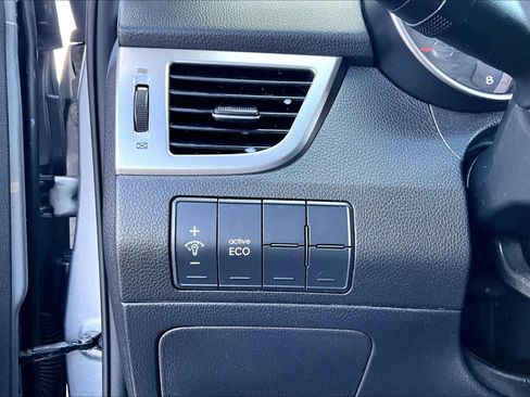 Used 2016 Hyundai Elantra GT FWD image 34