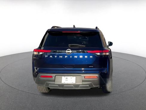 Used 2025 Nissan Pathfinder SV image 12