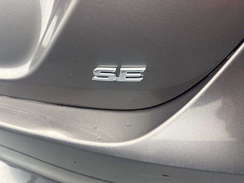 Used 2022 Toyota Camry SE image 40