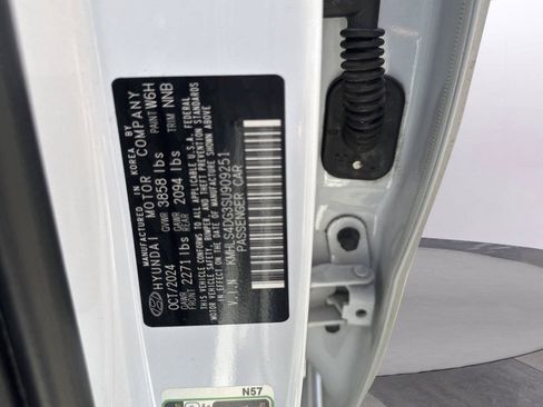 Used 2025 Hyundai Elantra SEL FWD image 39