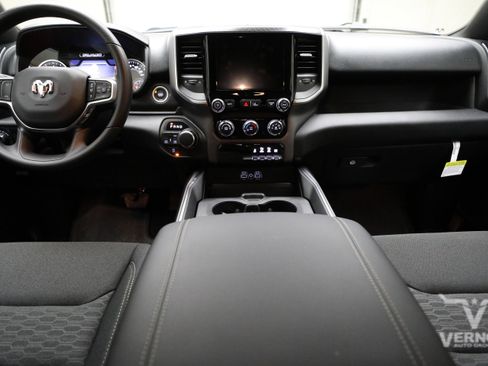 New 2026 RAM 1500 Express AWD/4WD image 13