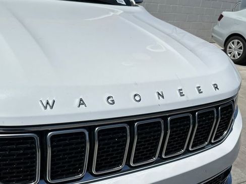 Certified 2024 Jeep Wagoneer Series II w/ Flexible Seating Group RWD image 8