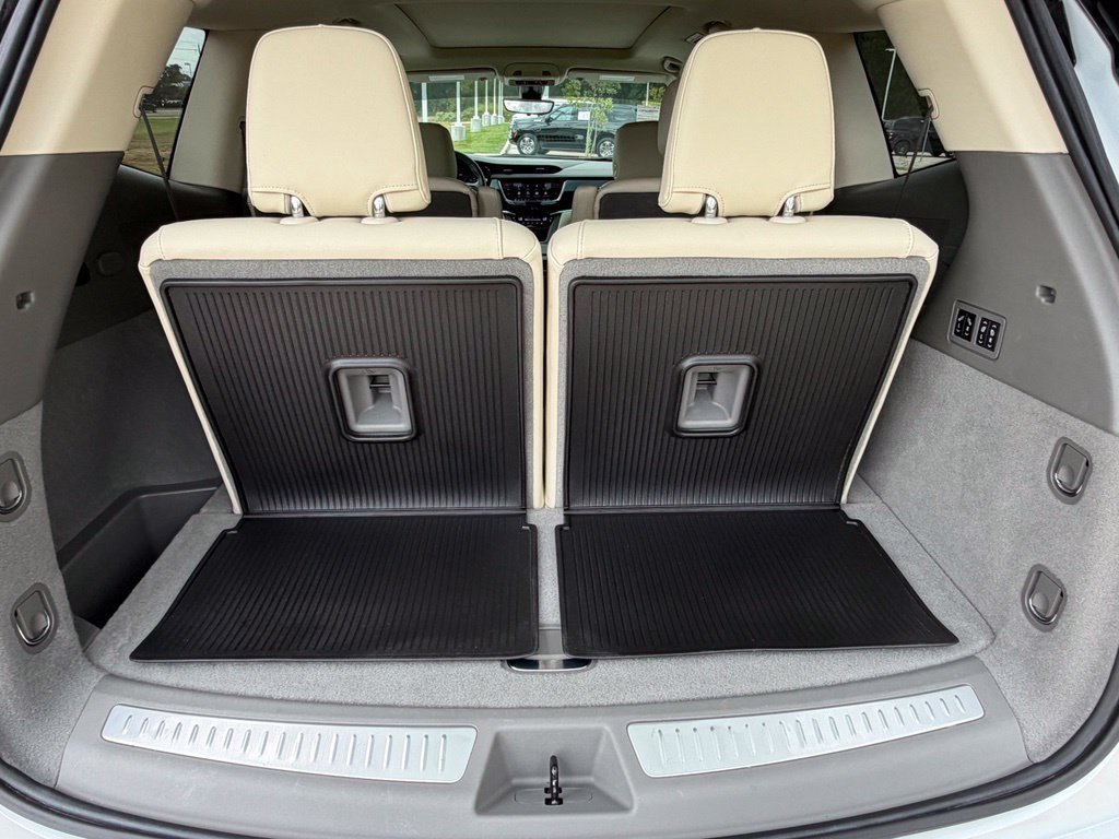 Used 2024 Cadillac XT6 Premium Luxury w/ Technology Package FWD image 34
