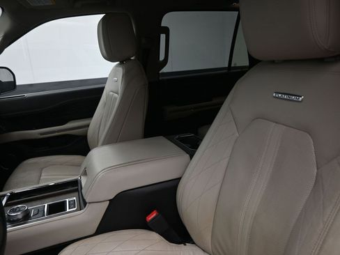 Used 2018 Ford Expedition Platinum image 31