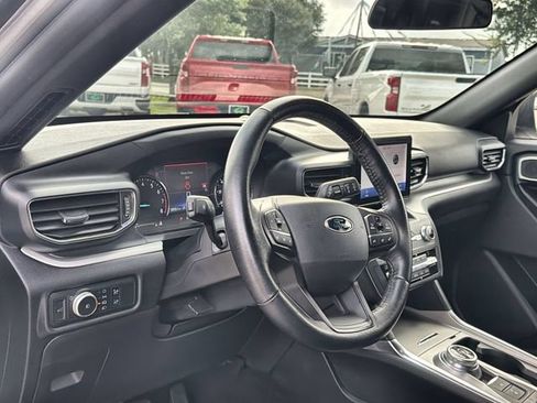 Used 2020 Ford Explorer XLT w/ Equipment Group 202A AWD/4WD image 10