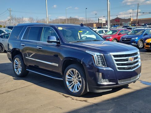 Used 2020 Cadillac Escalade Luxury w/ LPO, Radiant Package AWD/4WD image 31