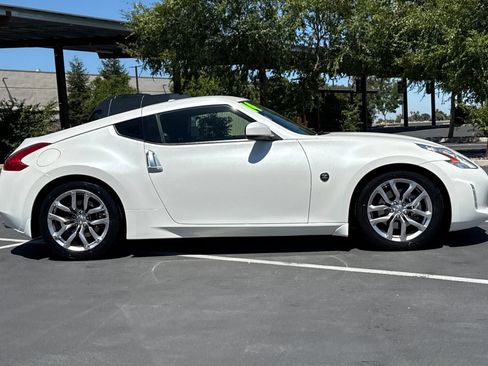 Used 2014 Nissan 370Z Touring RWD image 8