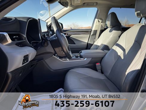 Used 2023 Toyota Highlander Limited image 16