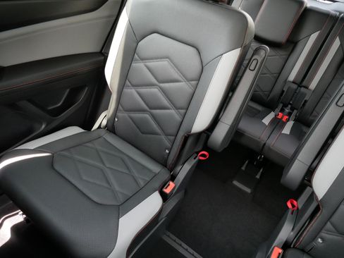 Certified 2025 Volkswagen Atlas Peak Edition SE AWD/4WD image 12