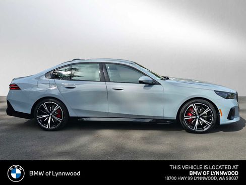 New 2026 BMW 540i xDrive w/ Executive Package AWD/4WD image 2