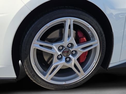 Used 2024 Chevrolet Corvette Stingray Premium Conv w/ Z51 Performance Package image 9